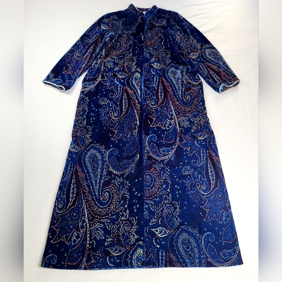 Expressions Blue Paisley Robe - Picture 9 of 14